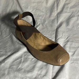 Tan Jessica Simpson Flats with Cross straps